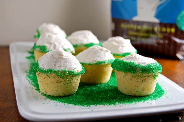 Gluten Free Mini Vanilla Cupcakes with Vanilla&nbsp;Buttercream