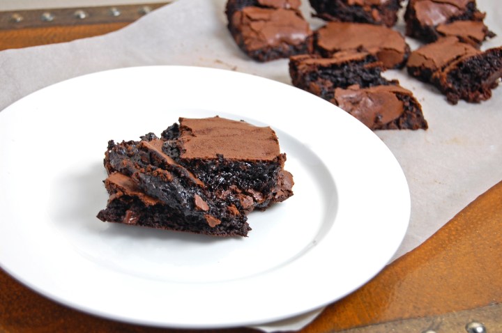 Flourless Fudge Brownies {gooey, decadent, easy} | emthebaker.com