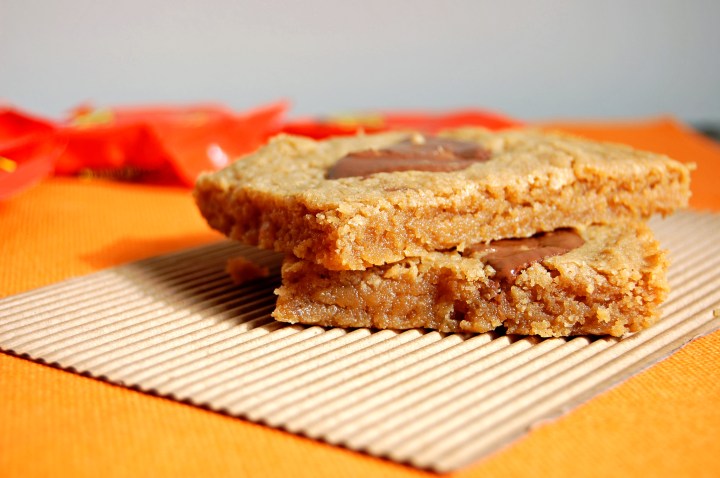 Gluten Free Reese's Peanut Butter Cookie Bar | emthebaker.com