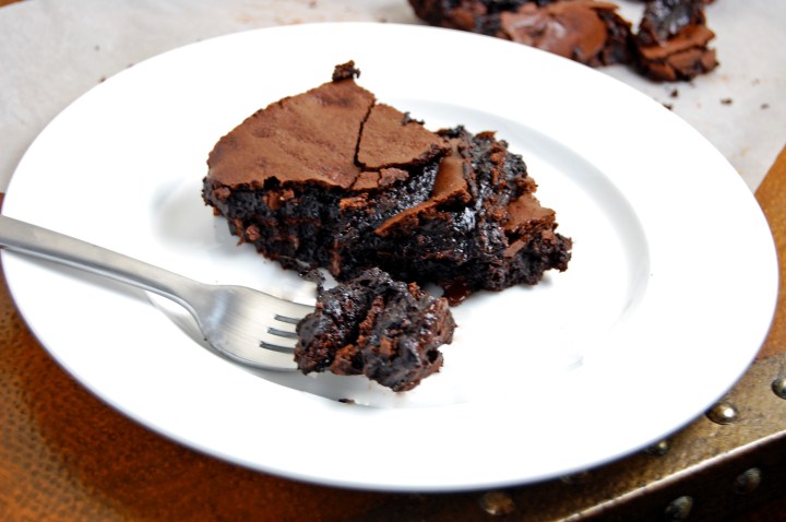 Flourless Fudge Brownies {gooey, decadent, easy} | emthebaker.com