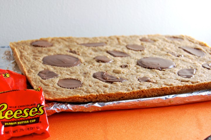 Gluten Free Reese's Peanut Butter Cookie Bar | emthebaker.com
