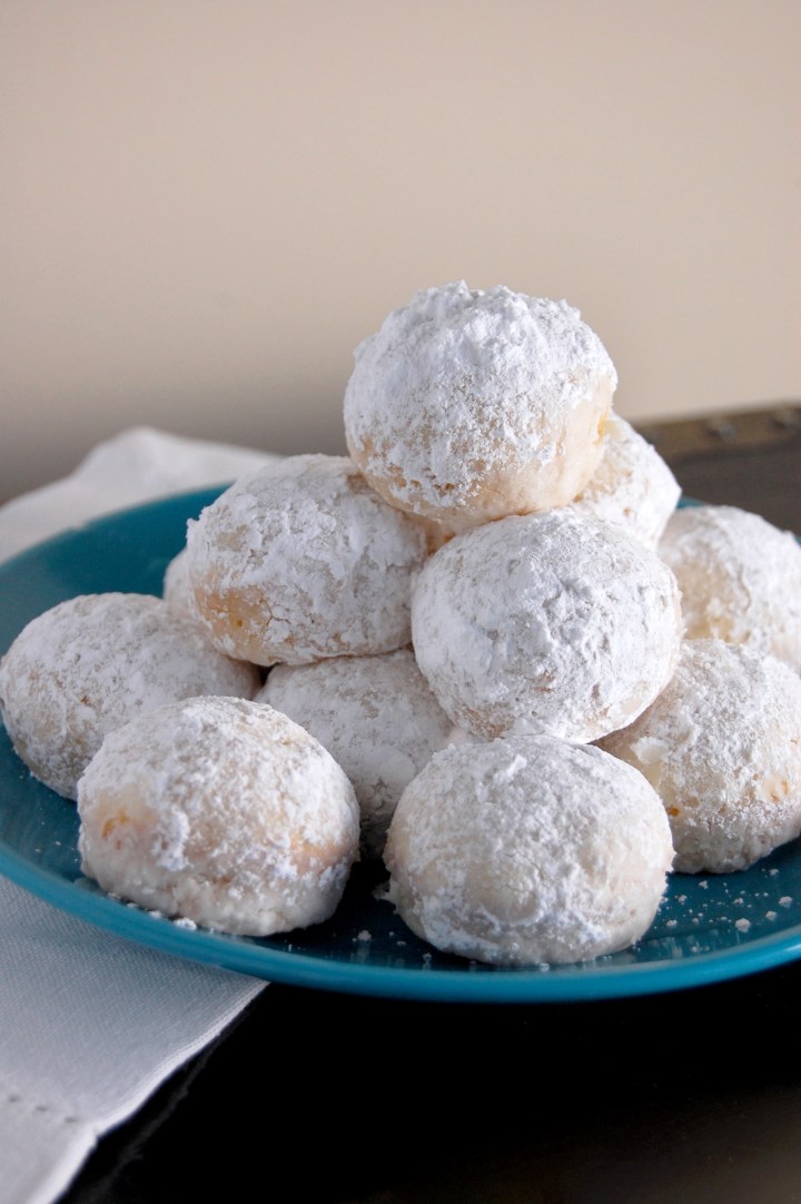 Gluten Free Powdered Sugar Donut Holes {baked not fried!} | emthebaker.com