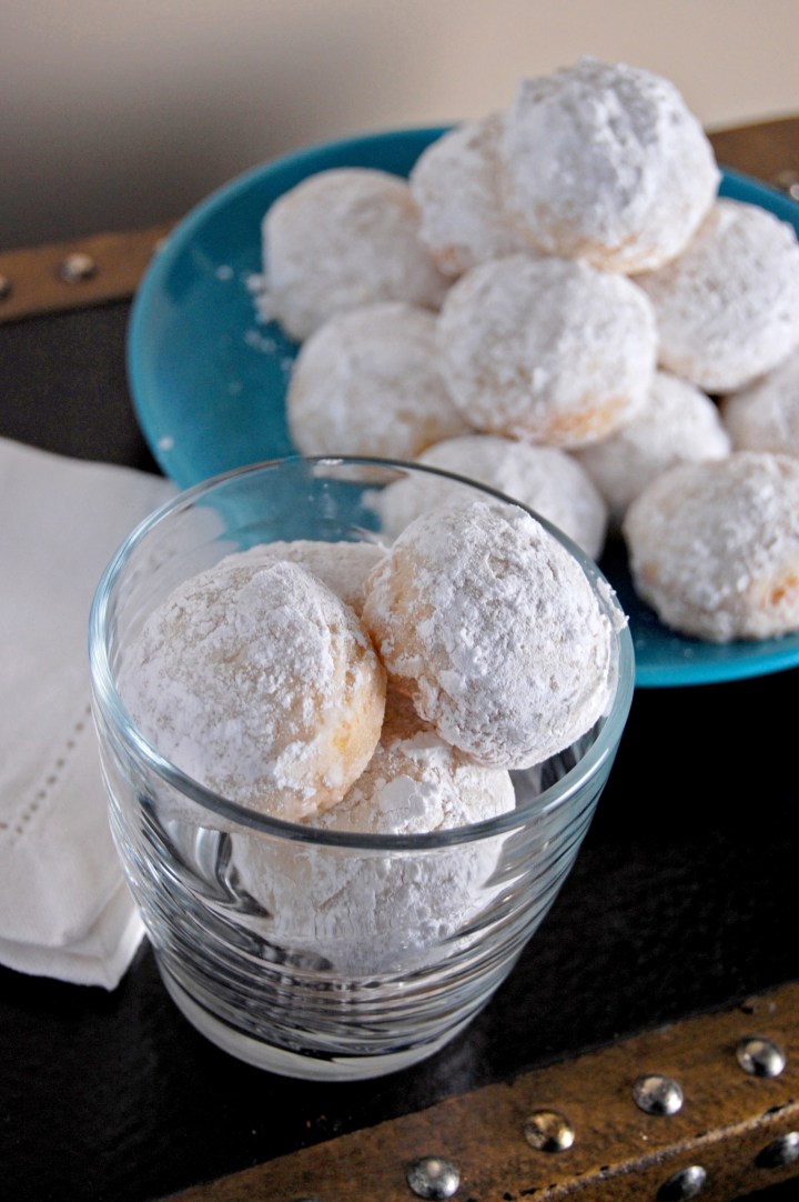 Gluten Free Powdered Sugar Donut Holes {baked not fried!} | emthebaker.com