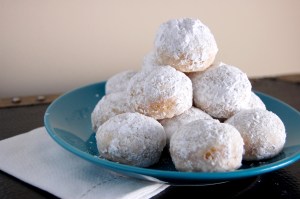 Gluten Free Powdered Sugar Donut Holes {baked not fried!} | emthebaker.com