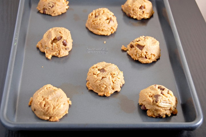 Flourless Peanut Butter Potato Chip Chocolate Chip Cookie {sweet, salty, and addictive!} | emthebaker.com